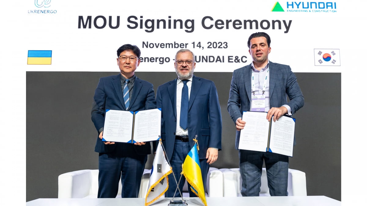 지난해 11월 리빌드 우크라이나 박람회 기간 중 현대건설은 우크라이나 전력공사(Ukrenergo)와 송변전 신설 및 보수공사에 관한 협약을 체결했다. 14일에 진행된 협약식에는 우크라이나 에너지부 게르만 갈루쎈코(German Galushchenko) 장관, 우크라이나 전력공사 볼러디미르 쿠드리트스키(Volodymyr Kudrytskyi) 사장, 현대건설 뉴에너지사업부 최영 전무 등이 참석했으며, 향후 우크라이나 전력공사가 추진하는 약 1조원 규모의 송변전 사업 참여방안에 대해 협의했다.