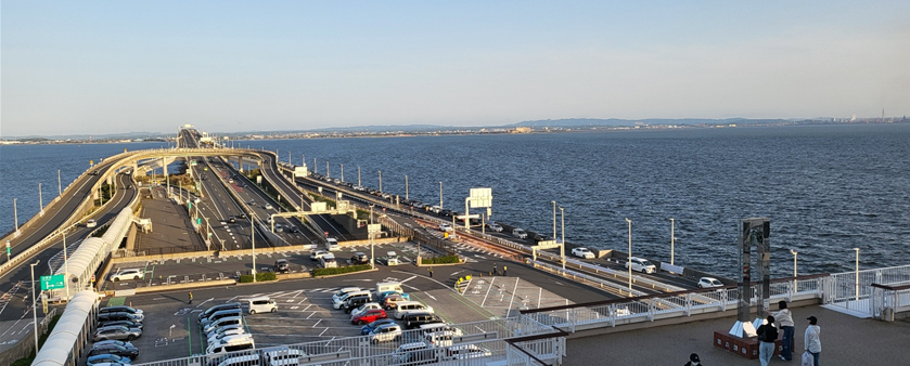 큰 배 모양의 휴게소 우미호타루