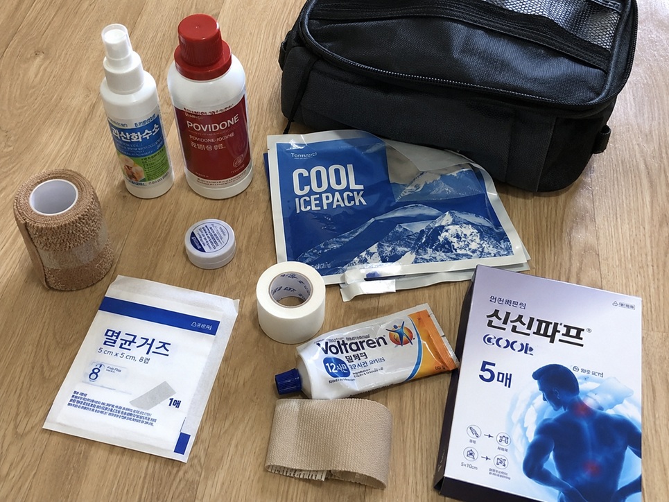 리틀야구 훈련과 경기 시 챙기는 아이싱팩과 압박붕대 등 응급처치 용품