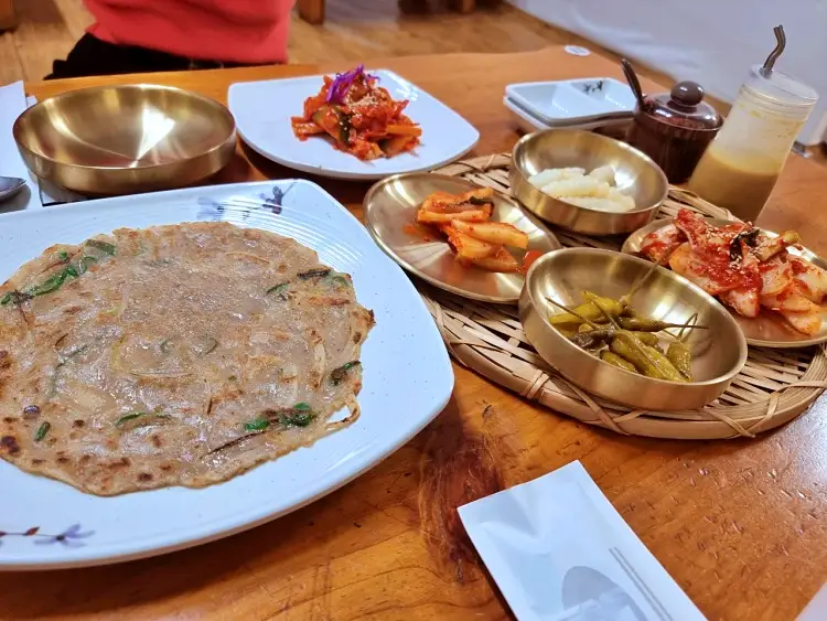 식객 허영만 백반기행 162회 신성우 편 새콤 시원한 초계탕, 초계닭무침, 막국수 동두천 소요산 노포 맛집 소개
