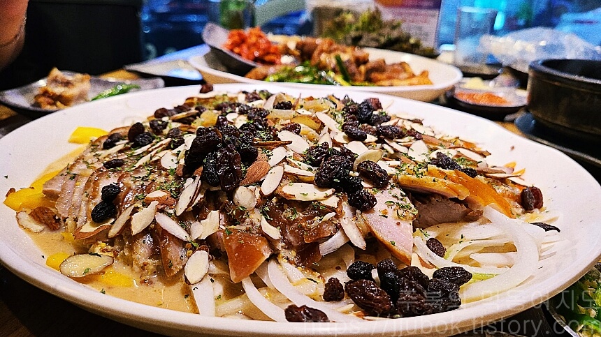 족이맛있는-사또족발-냉채족발-비주얼