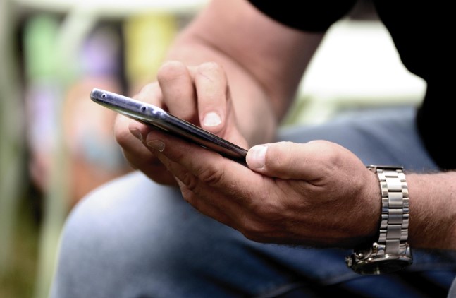 중국 스마트폰 분석 (가성비, 혁신, 디자인)