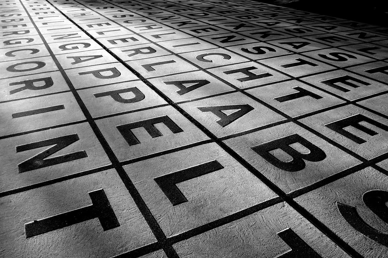 디지털 기술과 희귀 언어: 가상 현실(VR)과 증강 현실(AR)의 역할