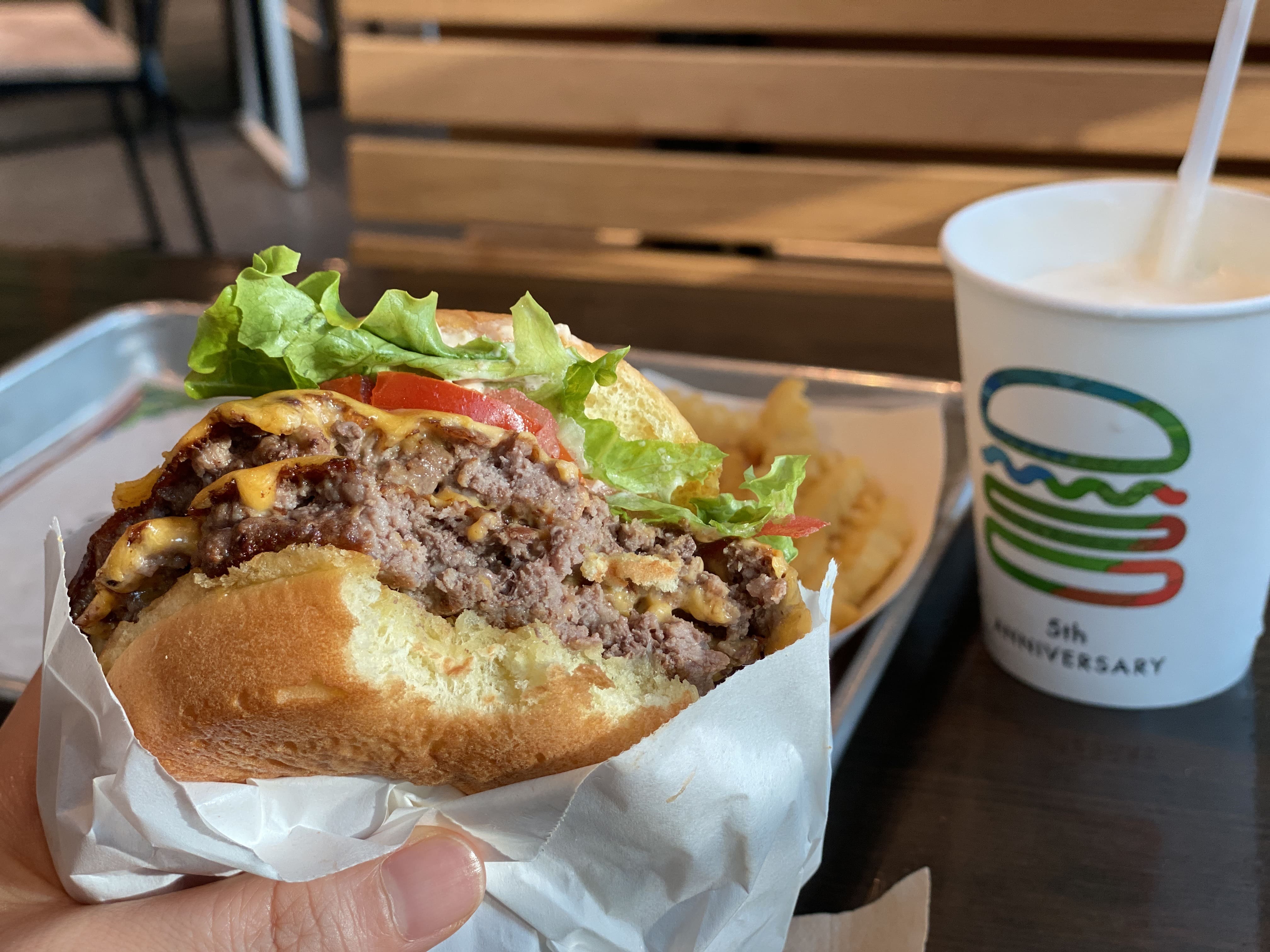 삼정타워-쉑쉑버거-쉑버거+바닐라쉐이크