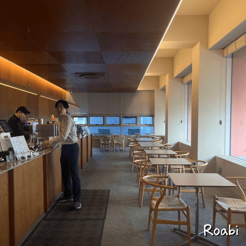 1층은 구조상 환기가 잘 되지 않아 조금 답답한 느낌이 들었고,