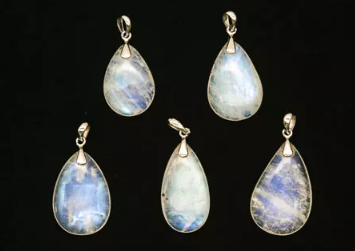 레인보우 문스톤