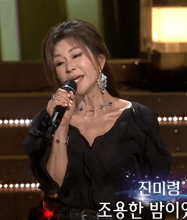 진미령 소녀와 가로등