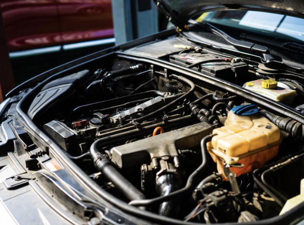 자동차 엔진룸 기름때 제거방법