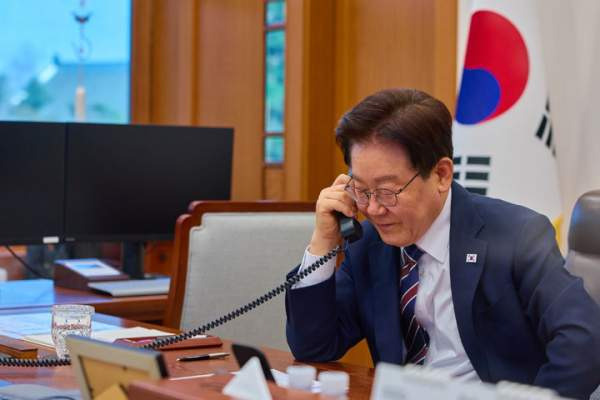 이 대통령 캐나다 총리 통화: 60조 잠수함 수주 지원 및 호르무즈 에너지 안보 공조