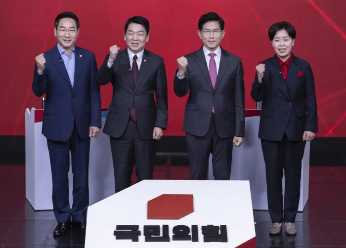 한동훈 vs 김문수 ‘탄핵 설전’