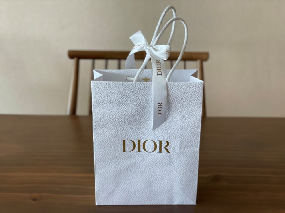 디올-버티컬-파우치-쇼핑백-포장-모습