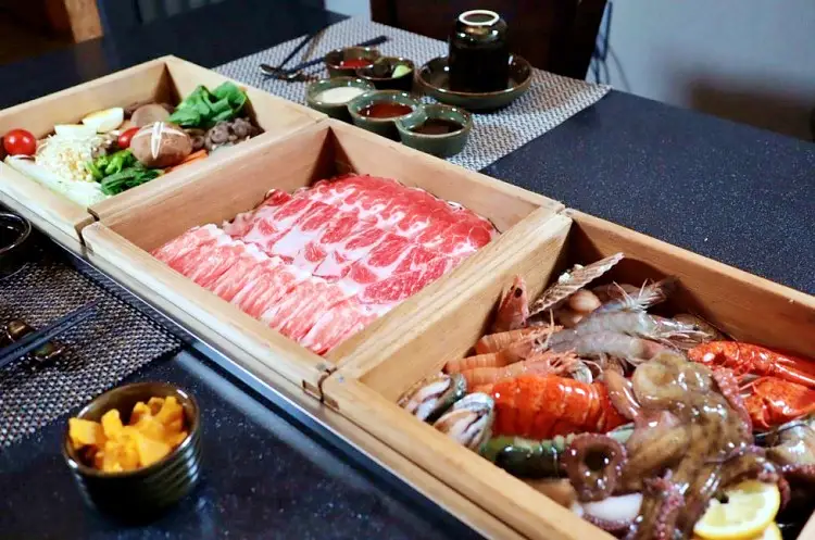 투데이 맛있는 메뉴 고기 딱새우 랍스타 편백찜 세이로무시 맛있는 식당 추천 부산 남천동 맛집