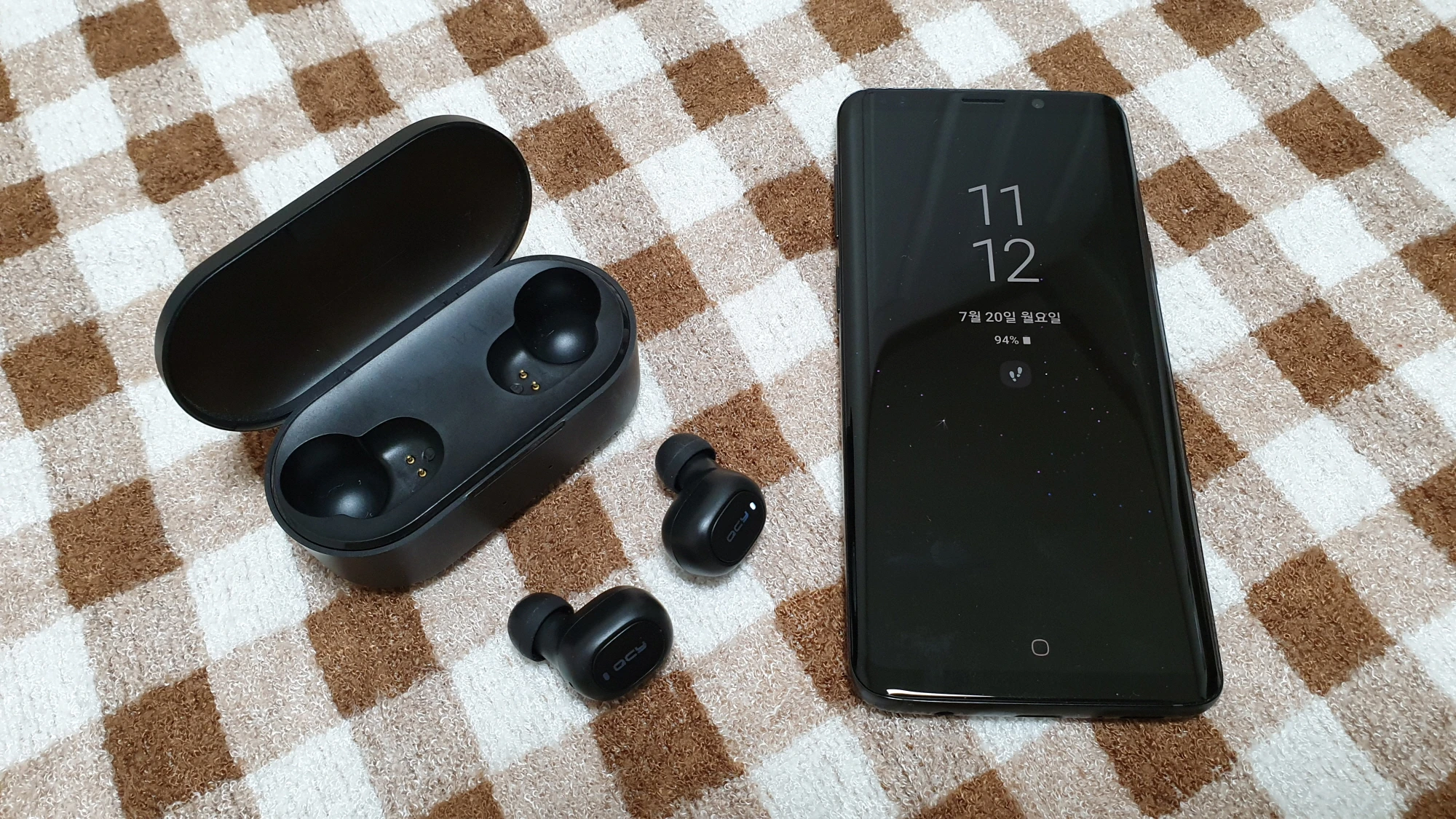 브루투스 이어폰과 스마트폰