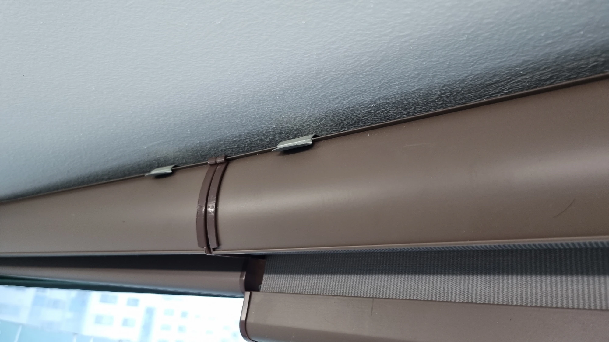 블라인드 레일 끼운 모습