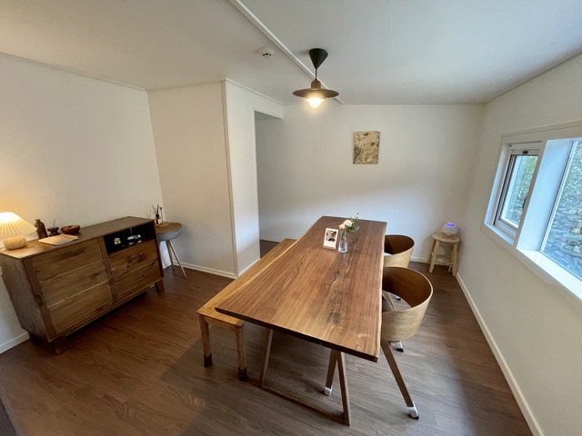 커피를 마시거나 책을 읽을 수 있는 공간