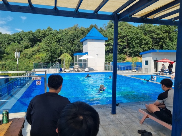 외부 수영장 모습