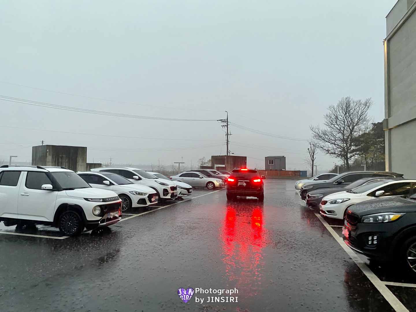 ํฌ๋ ๋ฆฌ์ FORERIUM ์นดํ