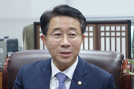 조정식 프로필