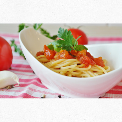 방울토마토와 바질이 어우러진 토마토 냉파스타