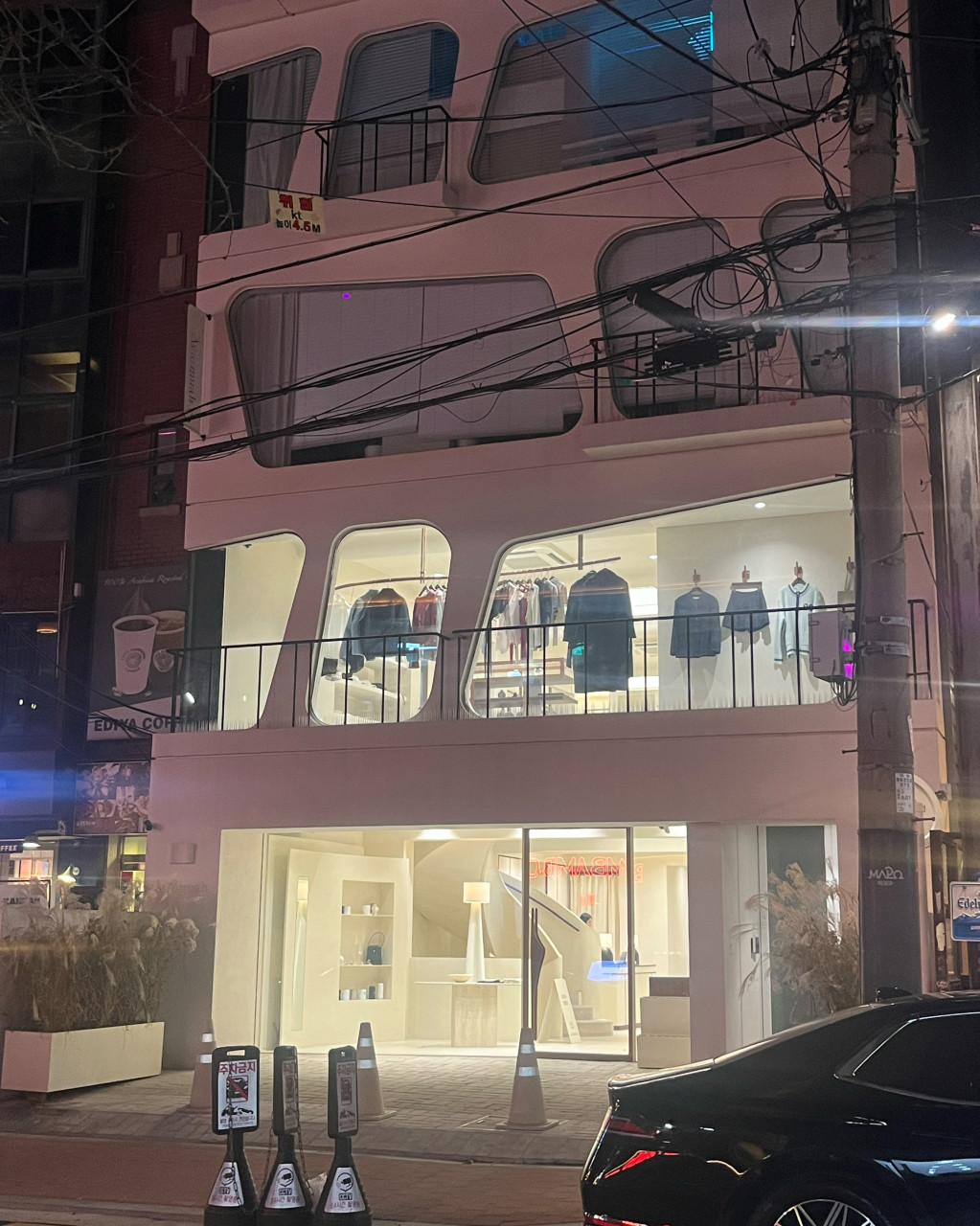 강민경 건물 아비에무아 매장 사진