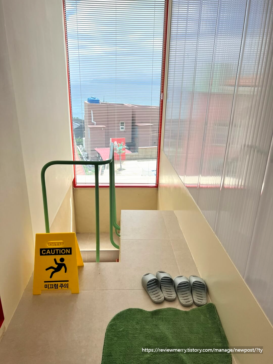 수영장 가는 길