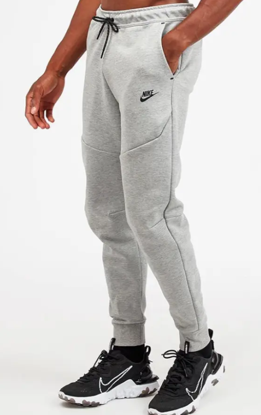 나이키(Nike) 스포츠 의류의 선두주자로, 조거 팬츠에도 기능성과 스타일을 결합한 디자인을 제공합니다.