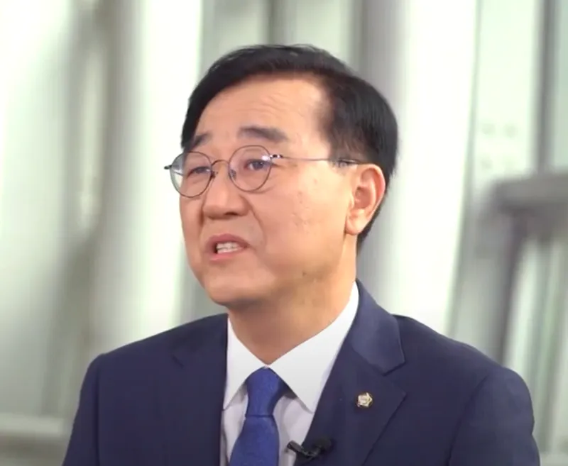 국회의원 인터뷰 장면19.webp