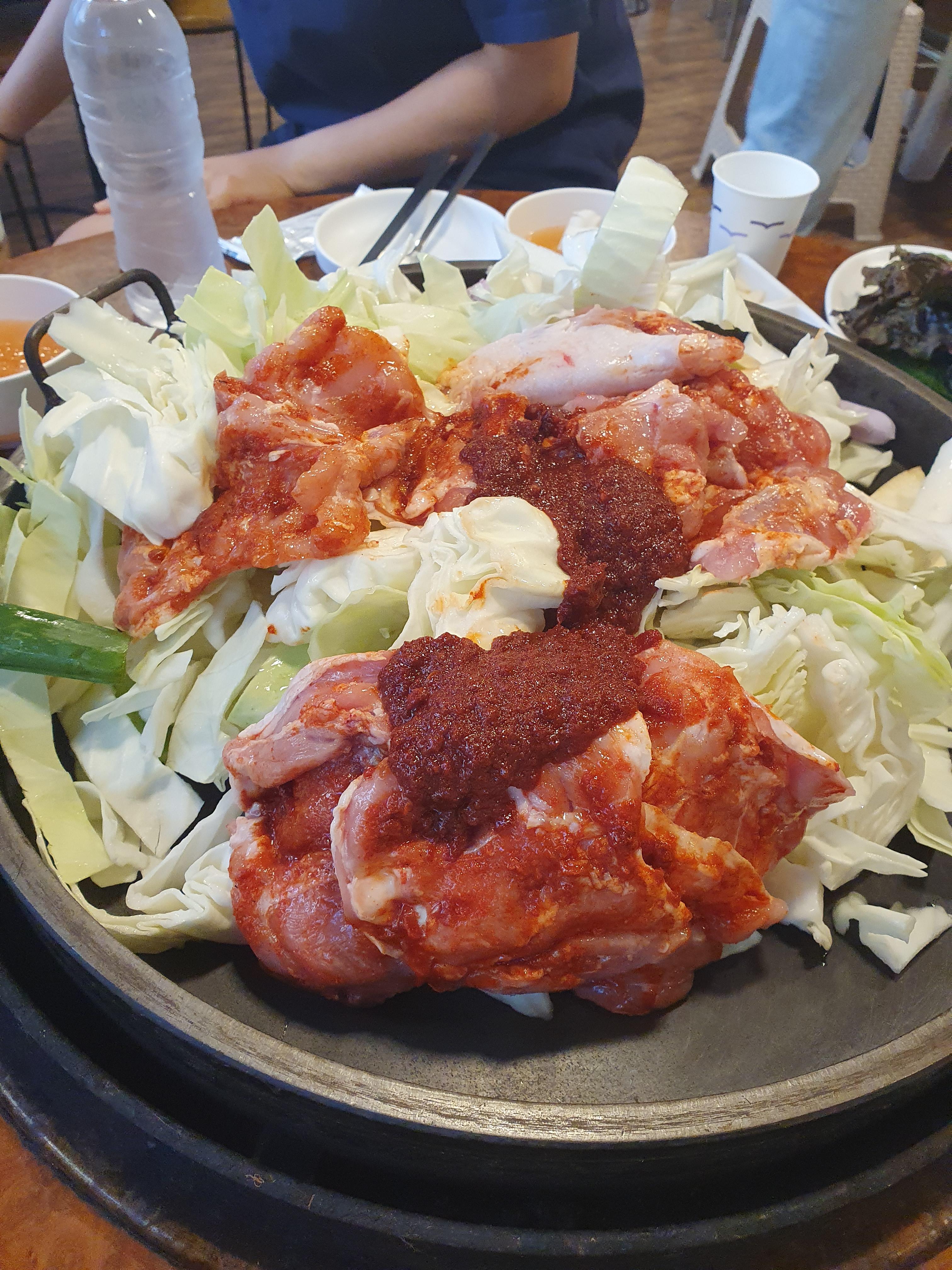 대전 교촌동 춘천 명동 1번지 닭갈비5인분 + 모듬사리 등장