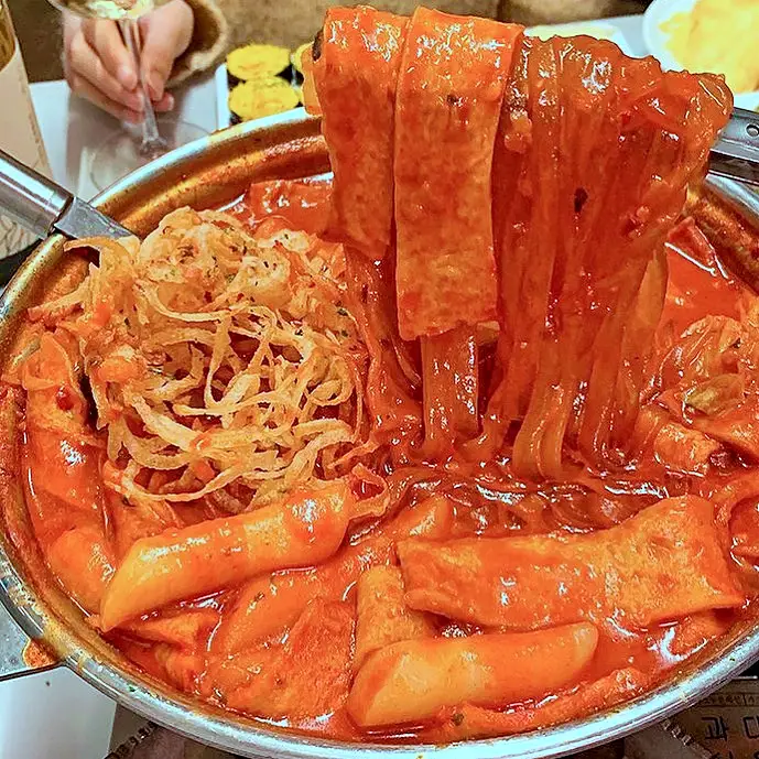 이색 떡볶이 대결 파스타떡볶이 즉떡 즉석떡볶이 성수동 뚝섬역 맛집 추천 생방송투데이 리얼맛집 오늘방송 수요맛전