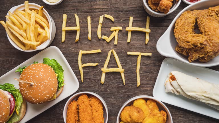 대장암에 안 좋은 음식 기름진 튀김류 패스트푸드는 장 점막에 부담을 주며 체내 염증을 악화시킵니다