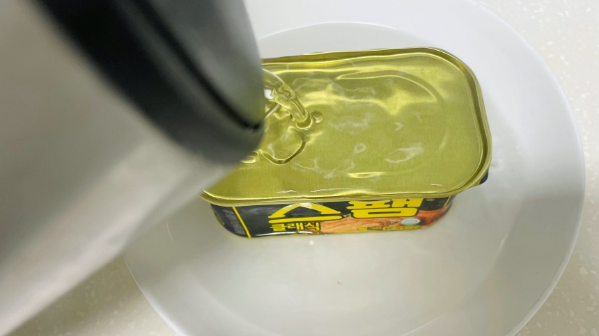 뜨거운-물-붓기