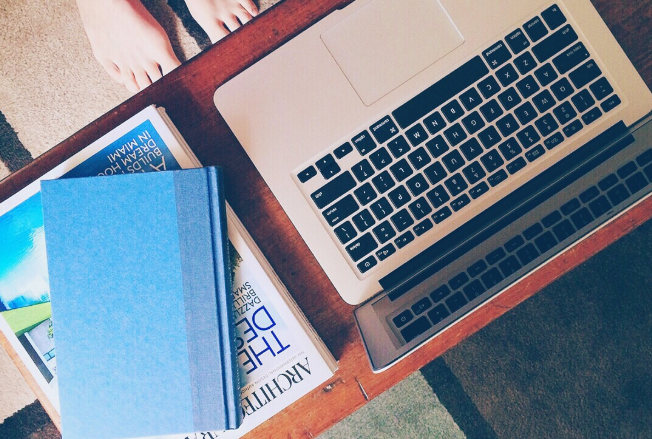 노트북 충전기 사용 습관이 배터리 성능에 미치는 실제 영향