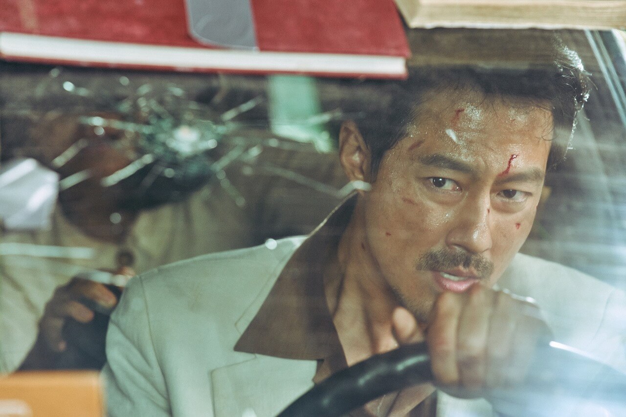 총격을-뚫고-이동-중인-강-참사관.