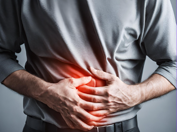 전립선과 아랫도리 통증 느끼는 남자 모습