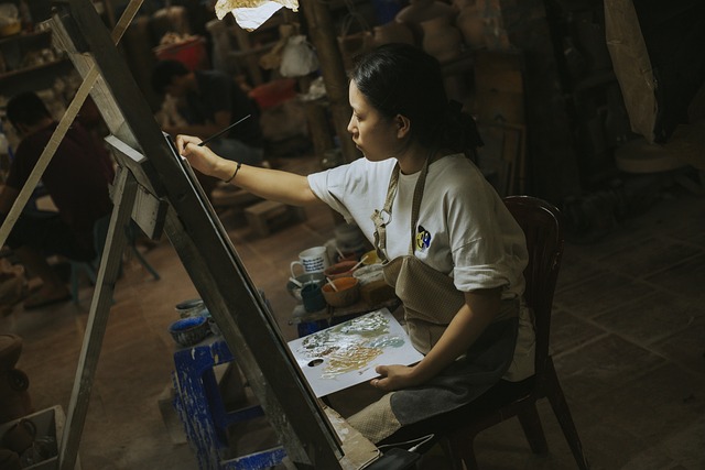 그림 그리는 여성