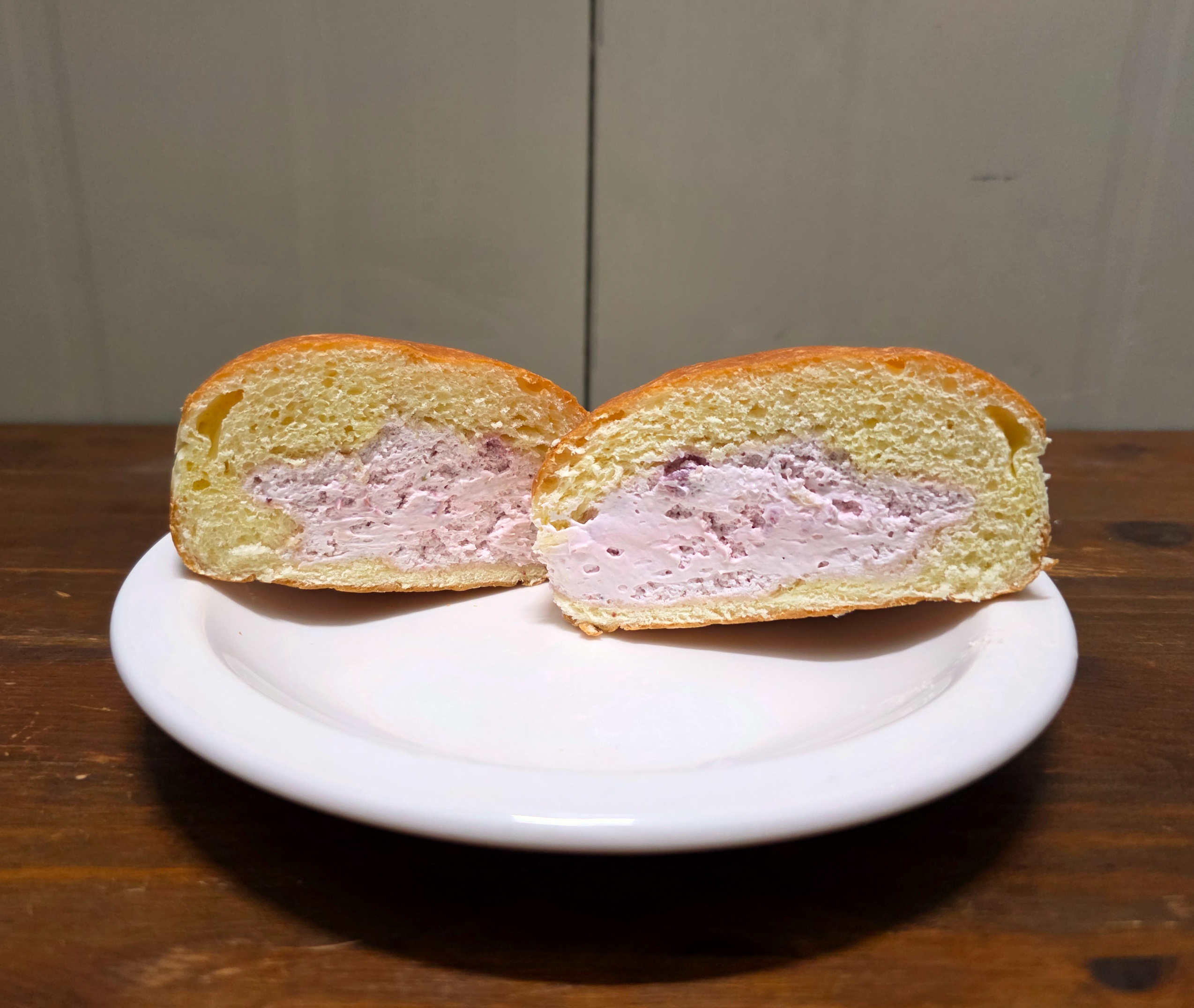 gs25신상서울우유딸기크림도넛