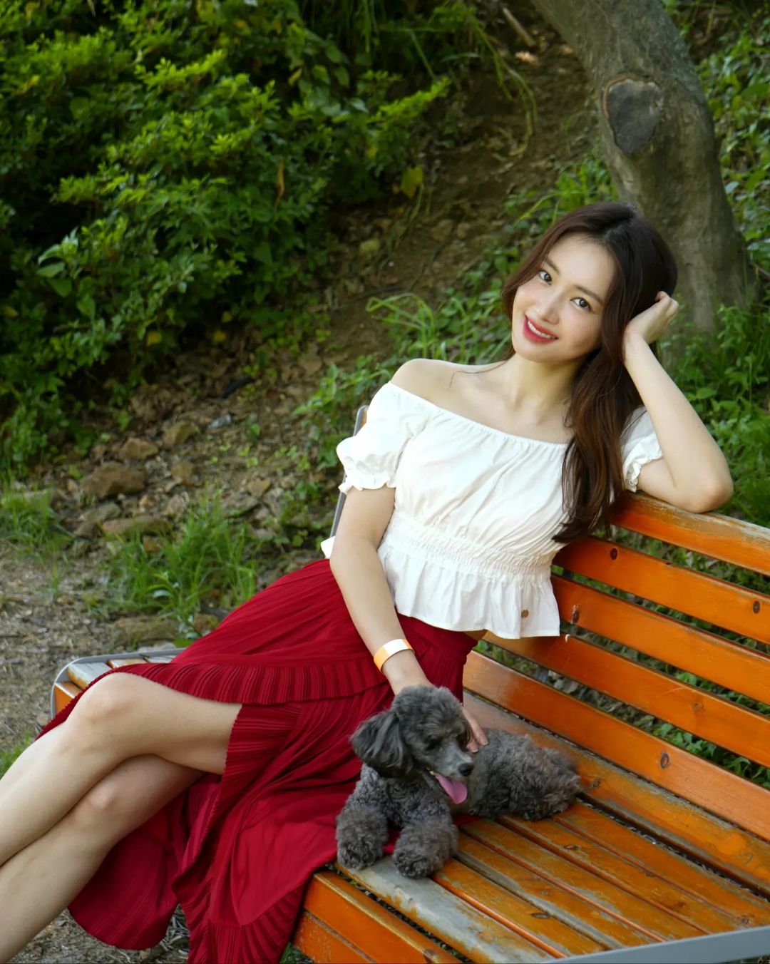 김다영 아나운서 섹시한 레드치마&로지