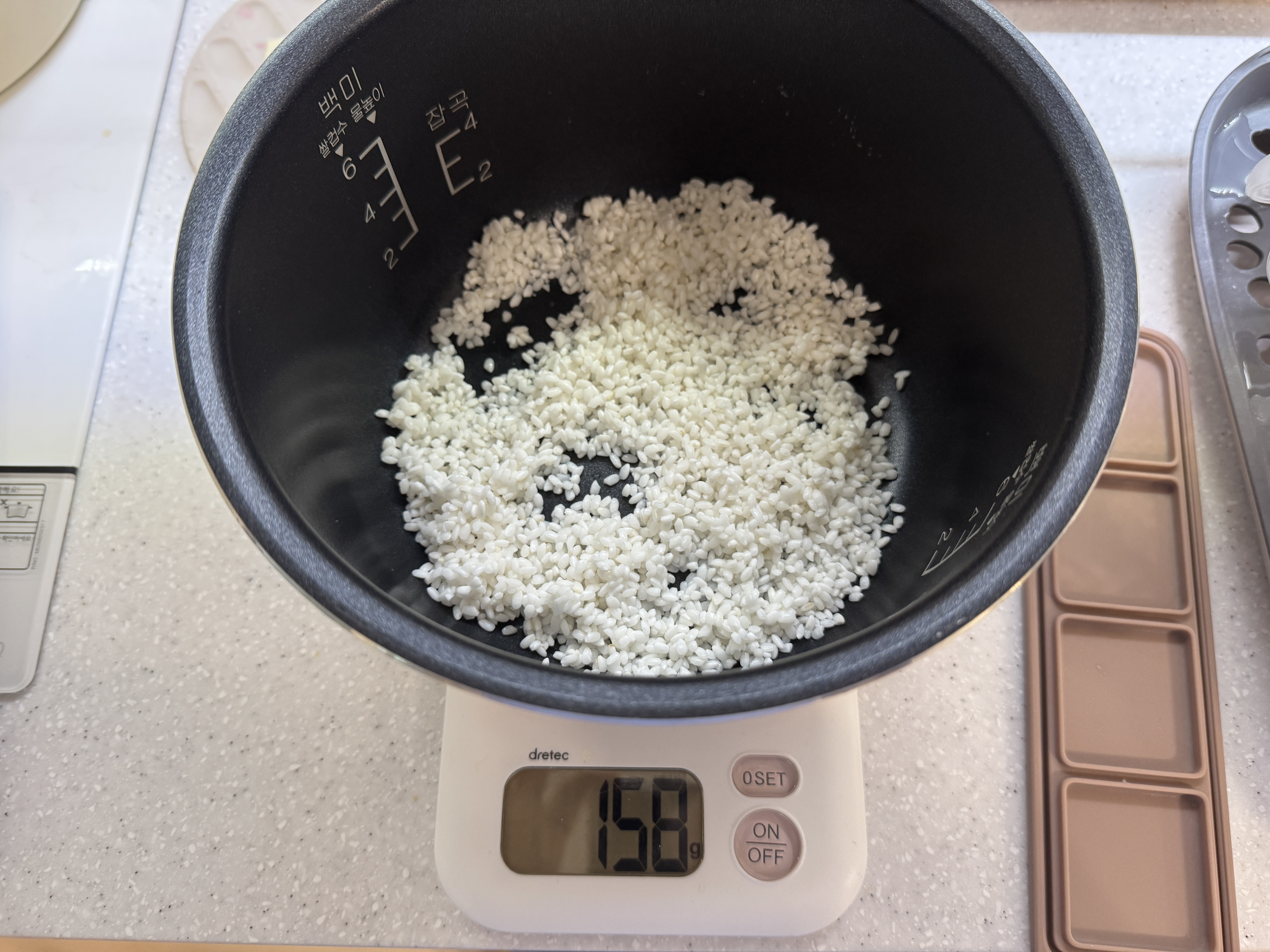 쌀 100g 불린 후 사진