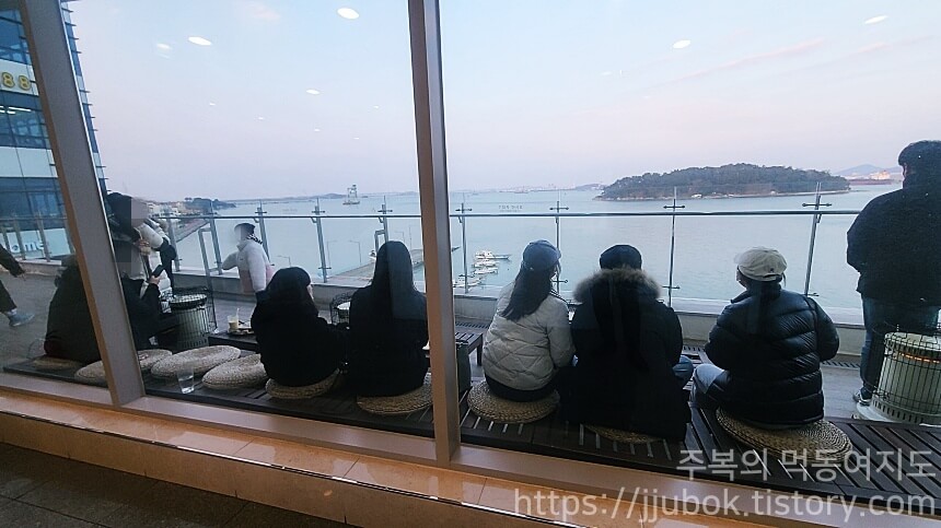 구읍뱃터-바다앞테라스-테라스-분위기