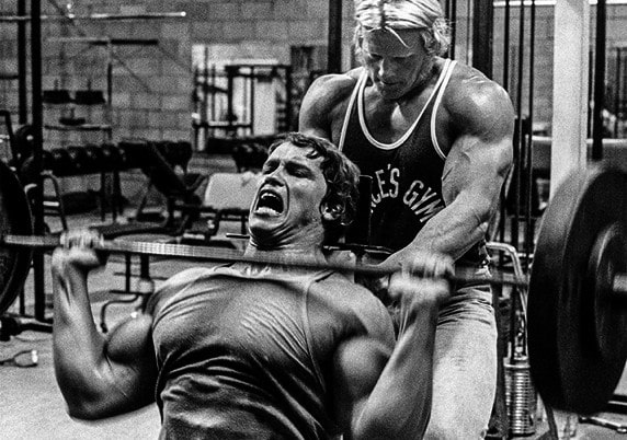 아놀드가 운동하는 모습