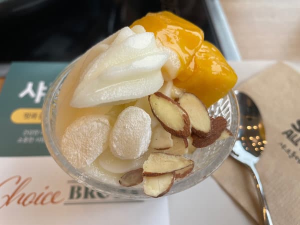 동탄 목동 샤브올데이 아이스크림 디저트 - 떡, 아몬드 슬라이스, 냉동망고 토핑 함