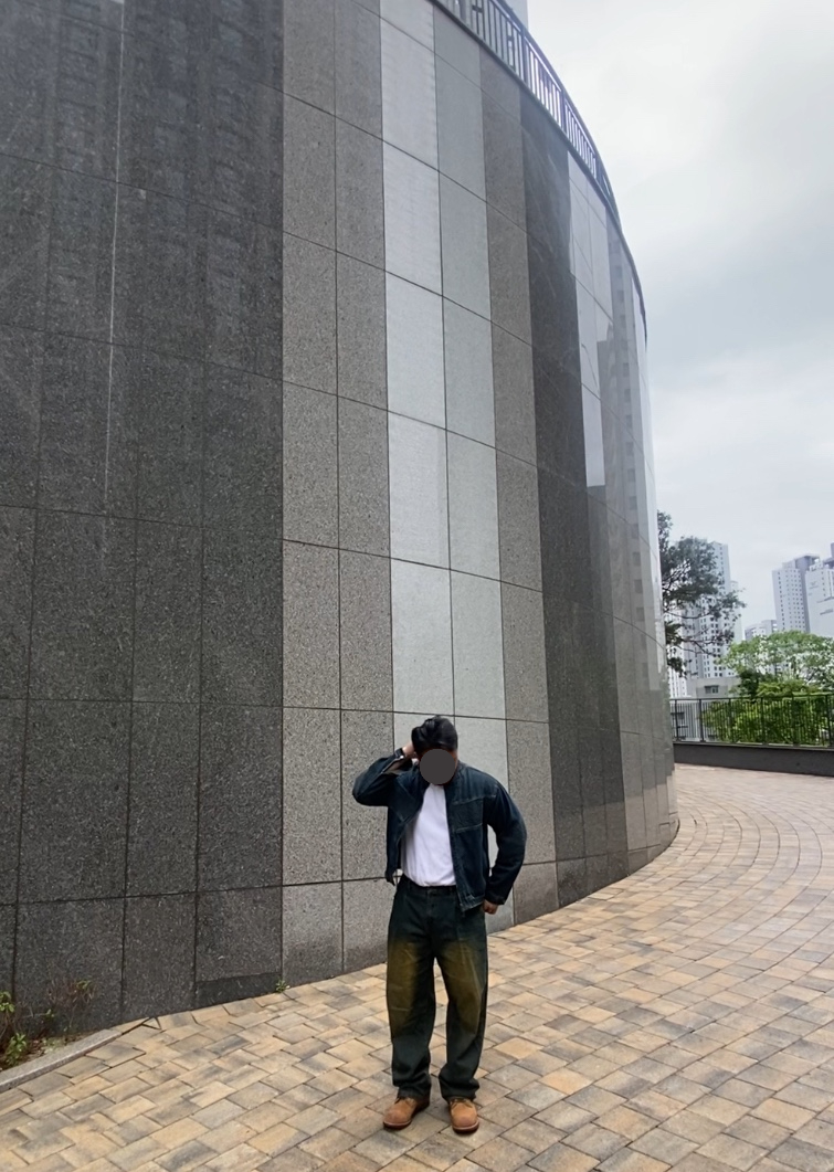 데일리룩(2024. 5. 6.) 디미트리블랙 VLAD 워시드 데님 바이커 자켓, 폴로 기본 반팔 티셔츠, 디미트리블랙 와이드 데님 팬츠, 레드윙 아이언레인저 스웨이드 호손 뮬스키너