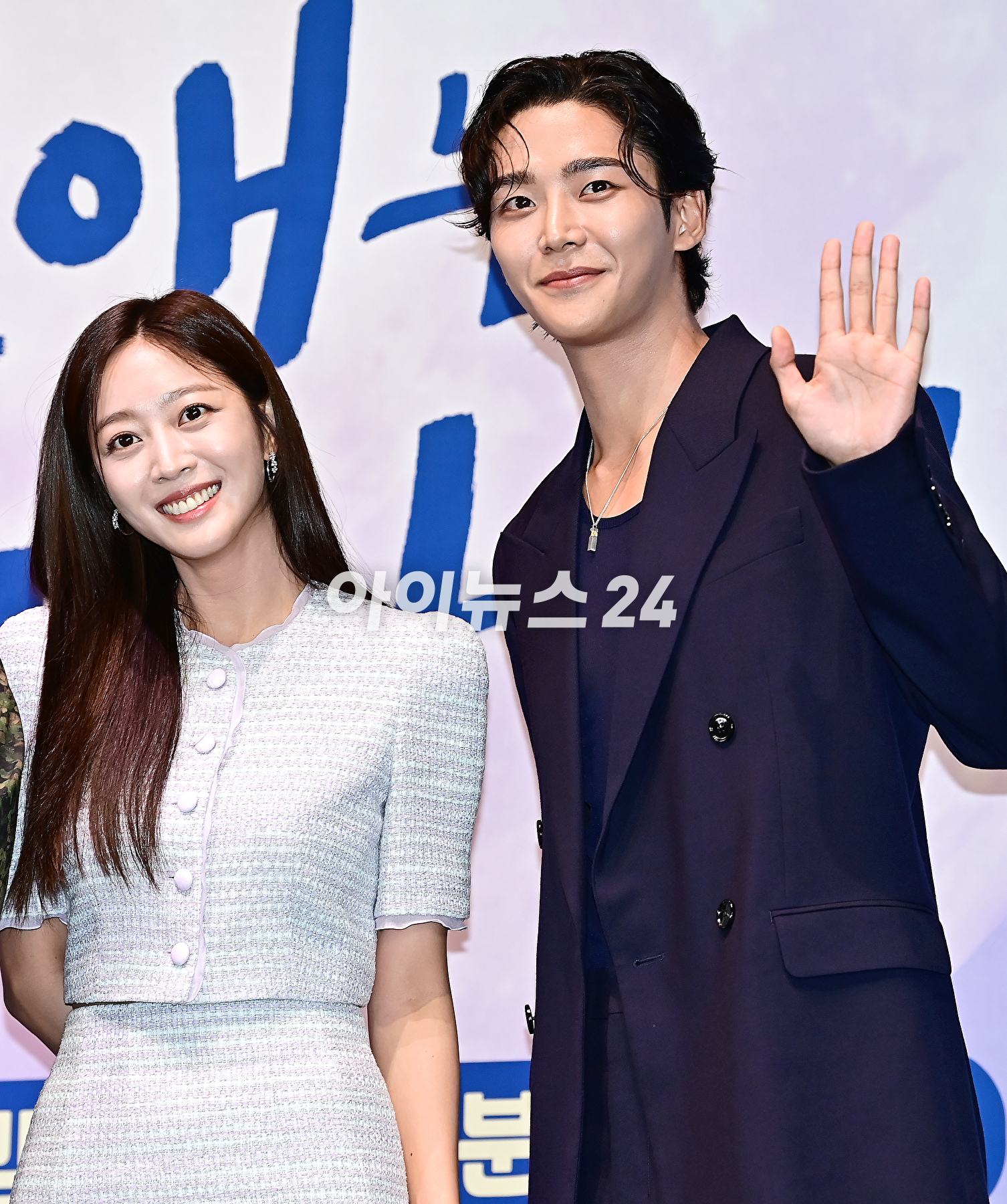 배우 하준, 유라, 조보아, 로운이 23일 오후 서울 구로구 신도림동 라마다서울신도림호텔에서 열린 JTBC 수목드라마 '이 연애는 불가항력' 제작발표회에서 포토타임을 갖고 있다. [사진=곽영래 기자]