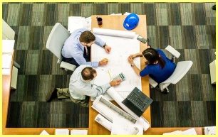 회의하는 사람들