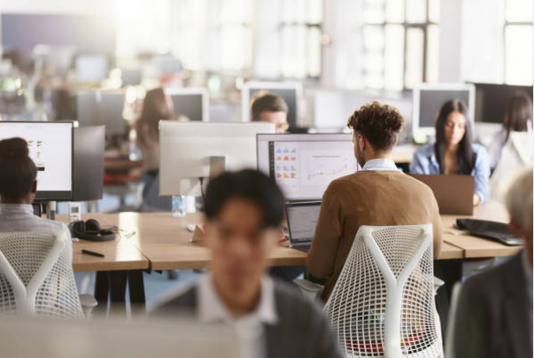 오래 앉아있는 직장인