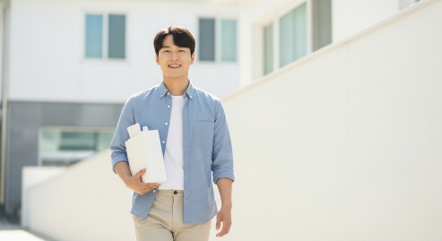 병원에서 친절하게 상담받는 모습