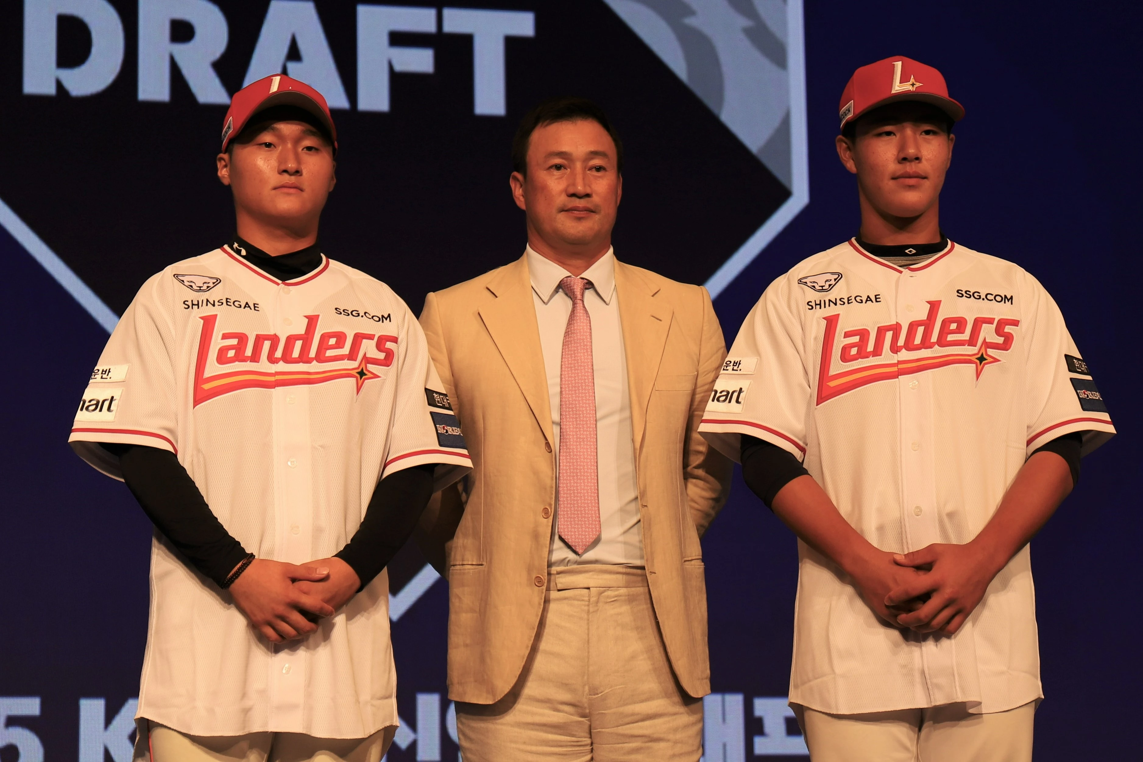 SSG랜더스 이율예 신지환 등 신인 선수 계약 완료 입단식 프로야구 연봉 방출 명단