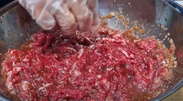 고기 양념에 재워두기