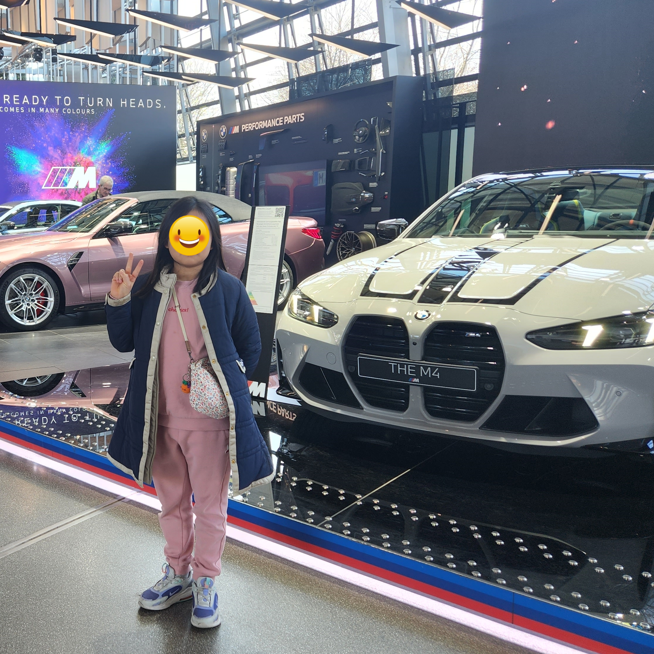 독일 뮌헨 BMW Welt 에서 M4와 함께