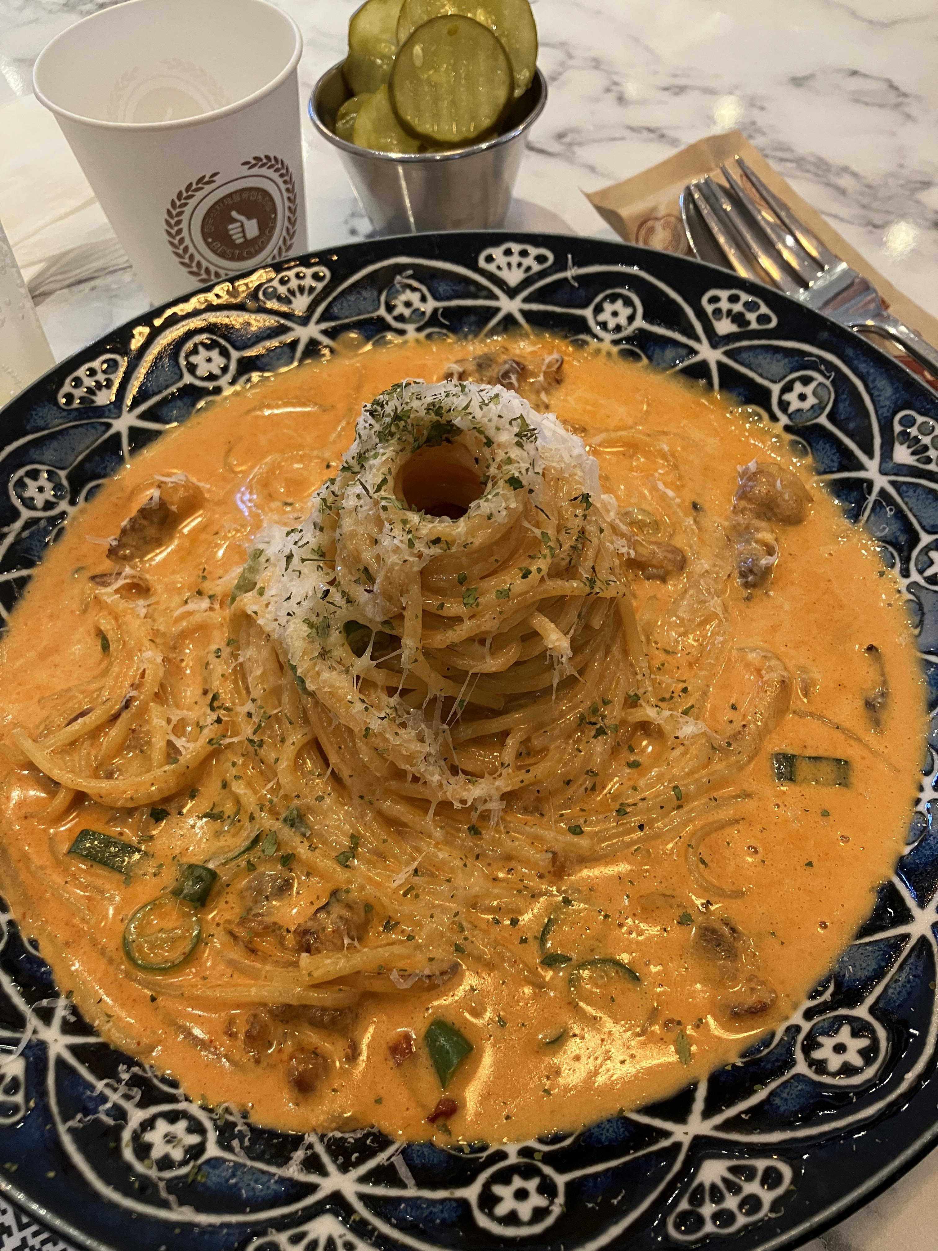 롤링파스타 매운 크림 파스타